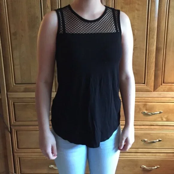 Vince Camuto Black Fishnet Style Mesh Casual Sleeveless Tank Top - Picture 4 of 8